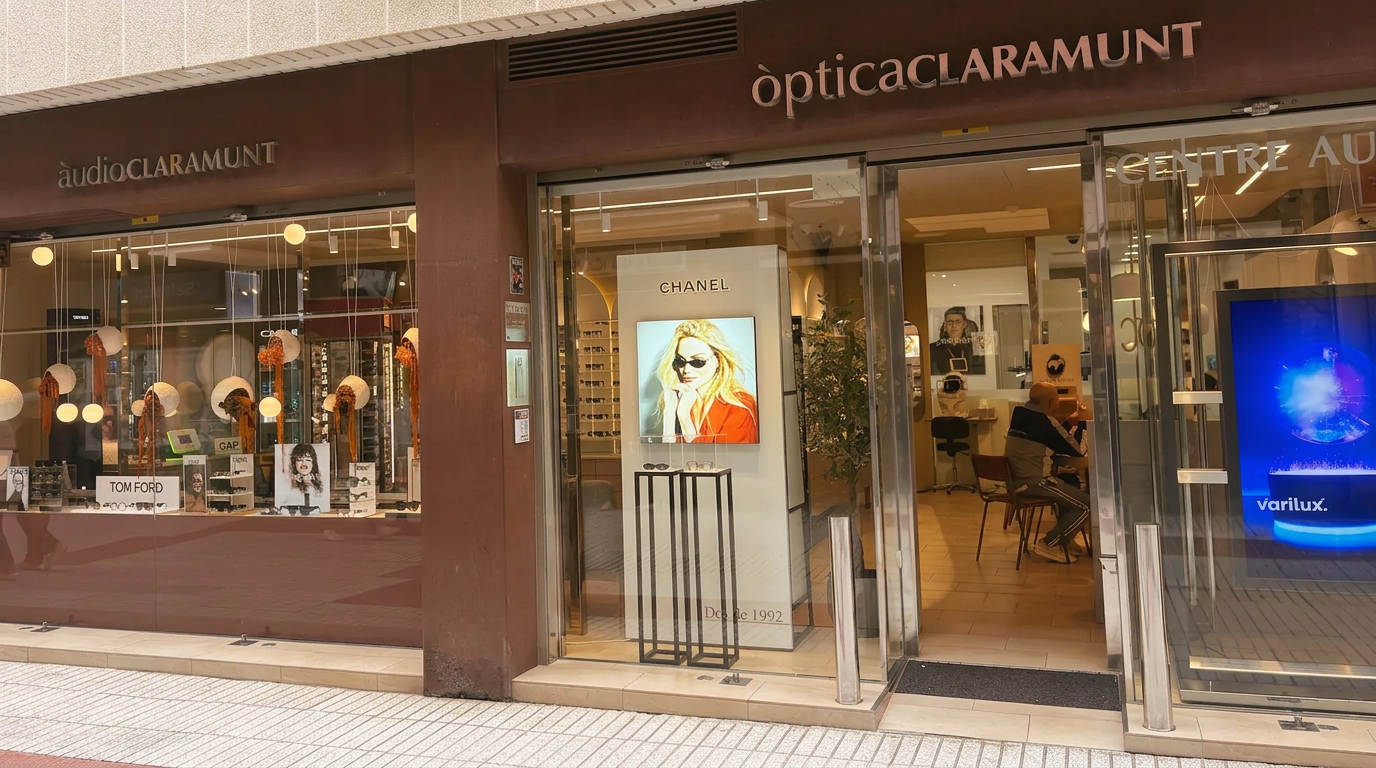 Façana de la botiga d’Òptica Claramunt a Calella